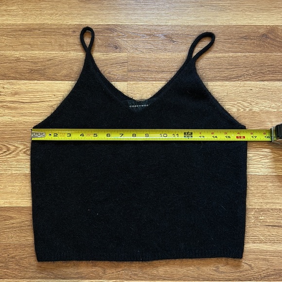 Code x Mode, Angora blend cropped tank top in Black - Picture 4 of 6